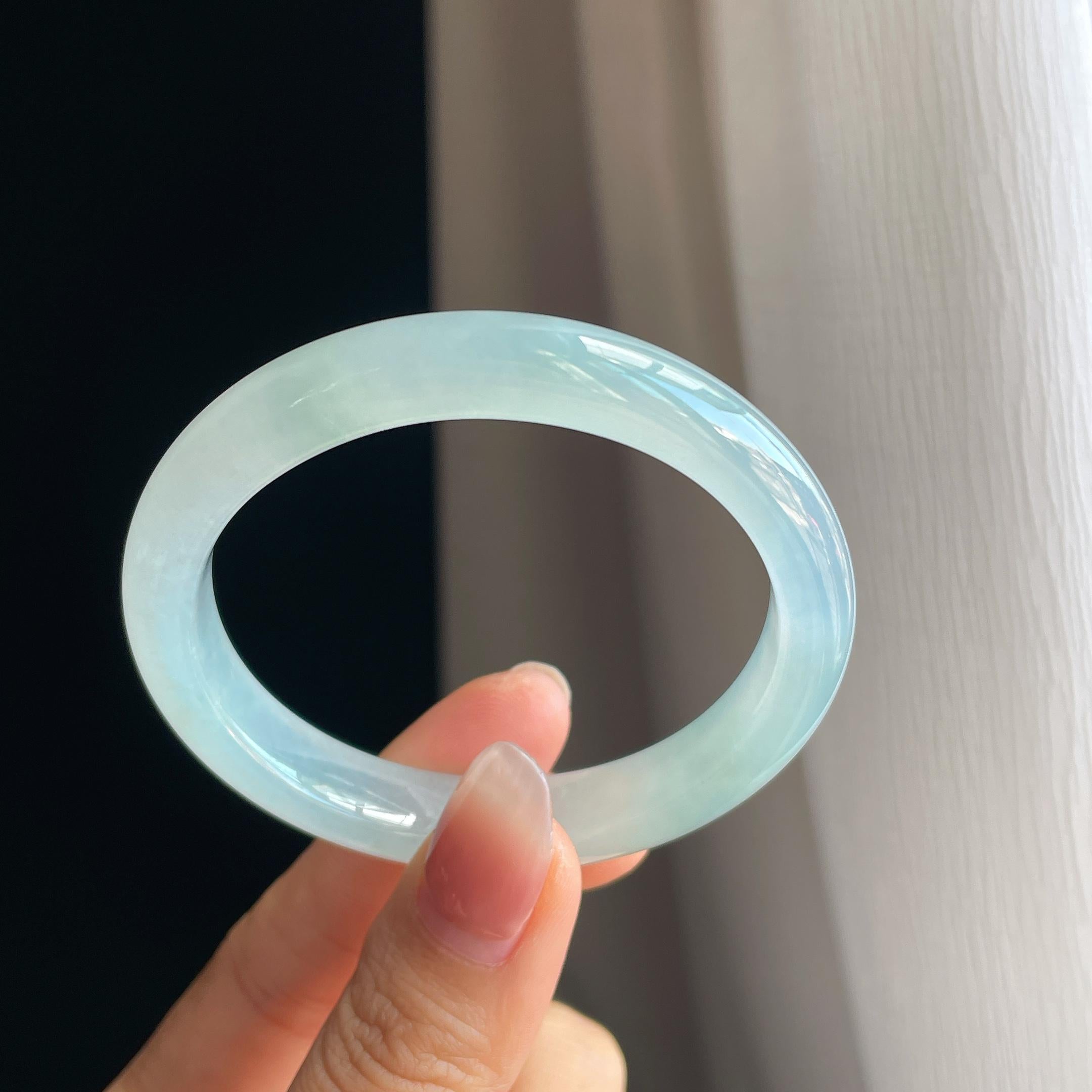 冰种淡春彩翡翠贵妃镯（53mm）（yc316820）