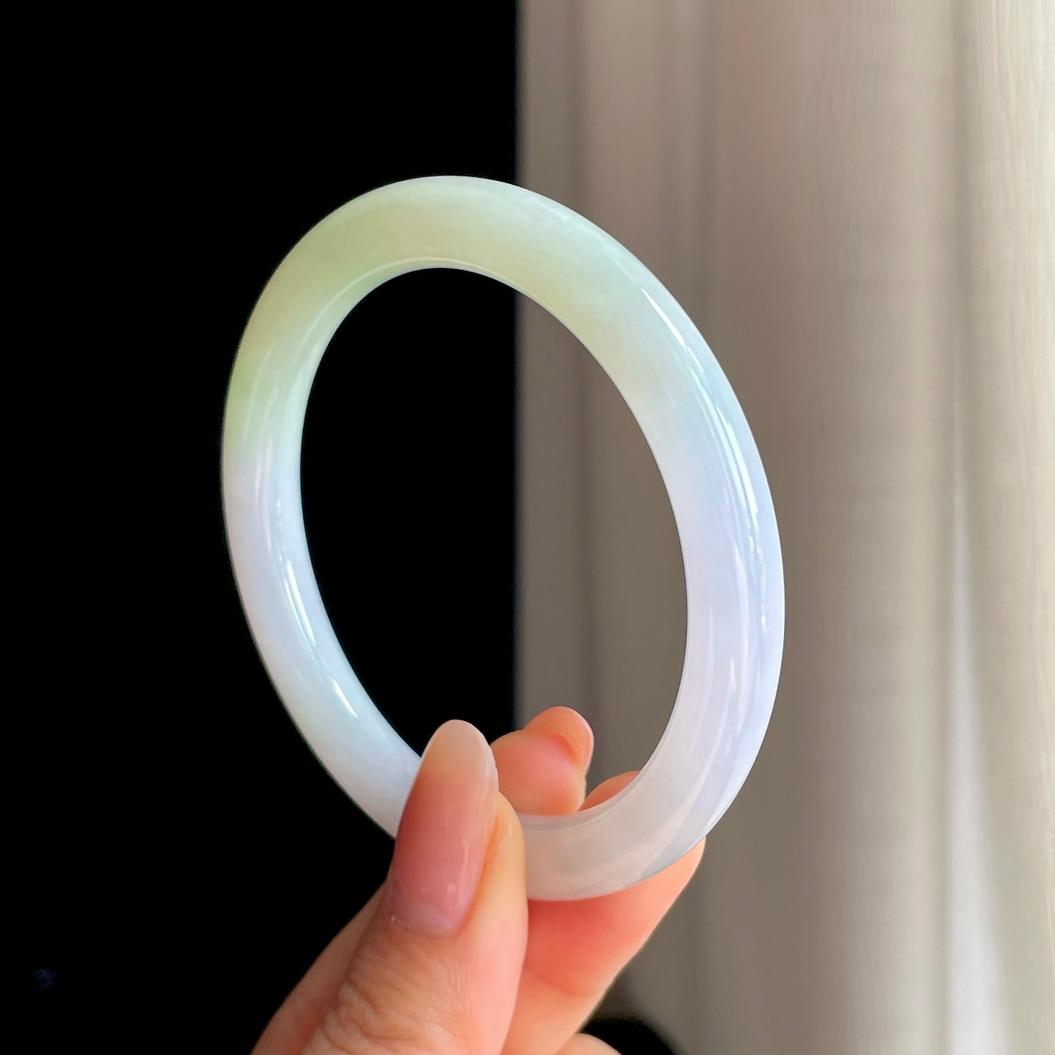 糯冰春彩翡翠圆条手镯（55.5mm)（yc342563）