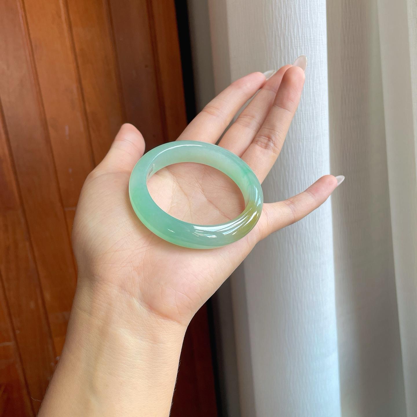 冰种晴绿底飘黄翡翠平安镯（51mm）（yc264133）