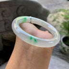糯冰种飘绿圆条手镯（55.4mm）