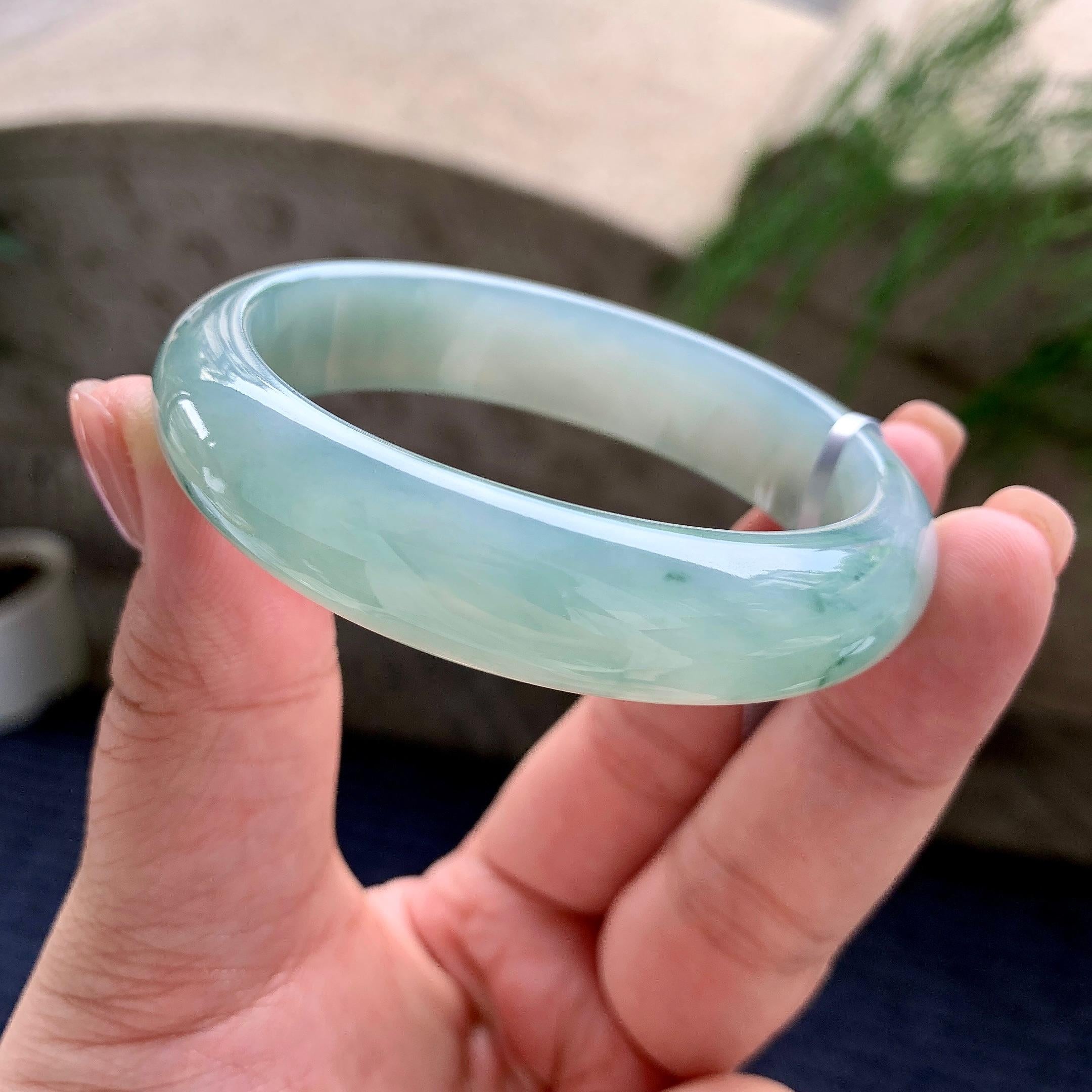 糯冰种蓝底飘蓝花贵妃手镯 54.6圈口 天然缅甸A货翡翠（yc481968）