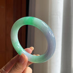 糯冰春底带色翡翠圆条手镯(57.2mm)（yc423141）