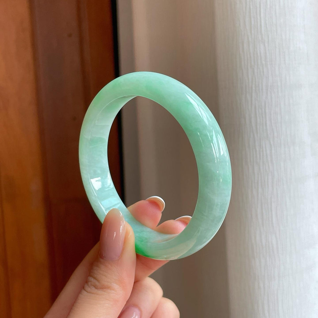 糯冰带翠色翡翠平安镯（53.6mm)（yc373964）