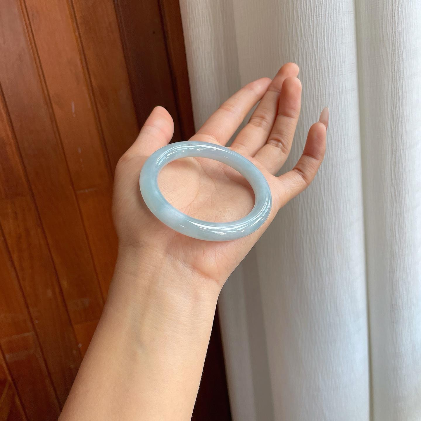 糯冰蓝底翡翠圆条手镯（51.8mm）（yc312899）