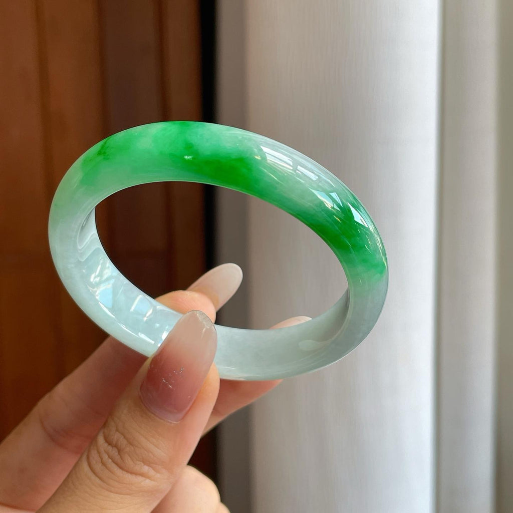 糯冰阳绿翡翠贵妃镯（53mm）（yc268231）
