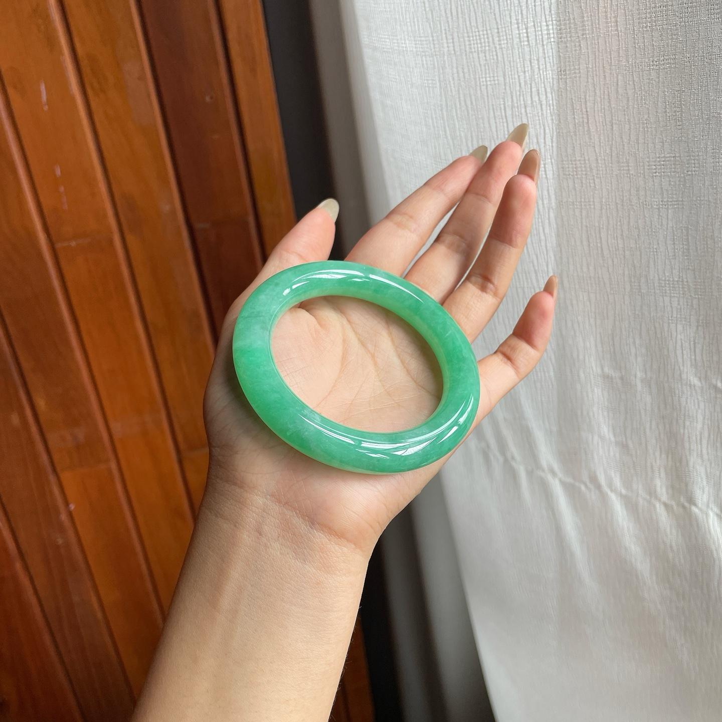 糯冰种满绿翡翠圆条手镯（54.6mm）（yc221900）