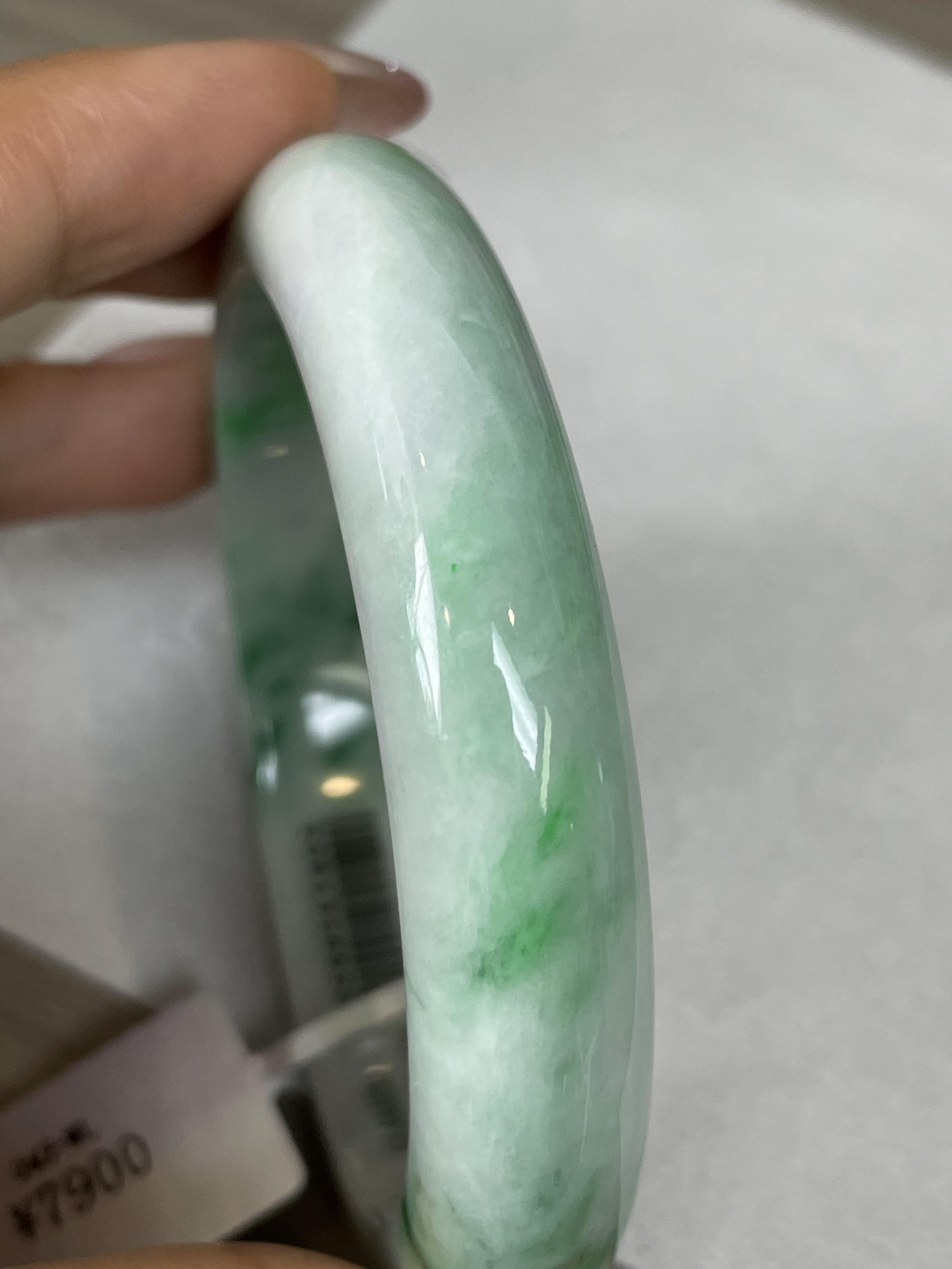 大圈口     细糯种飘翠绿正圈平安镯58圈     天然缅甸A货翡翠（yc424936）