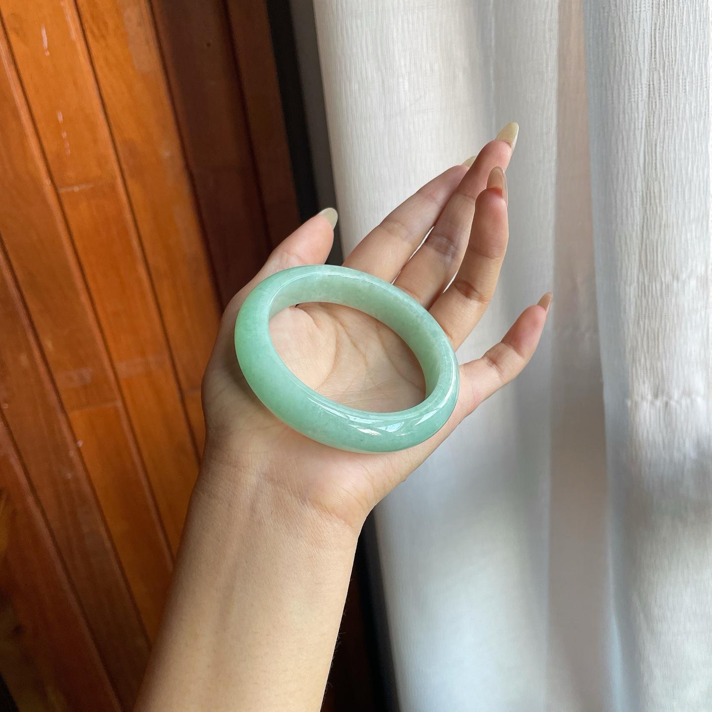 细糯种晴底翡翠平安镯（55.8mm）（yc220796）