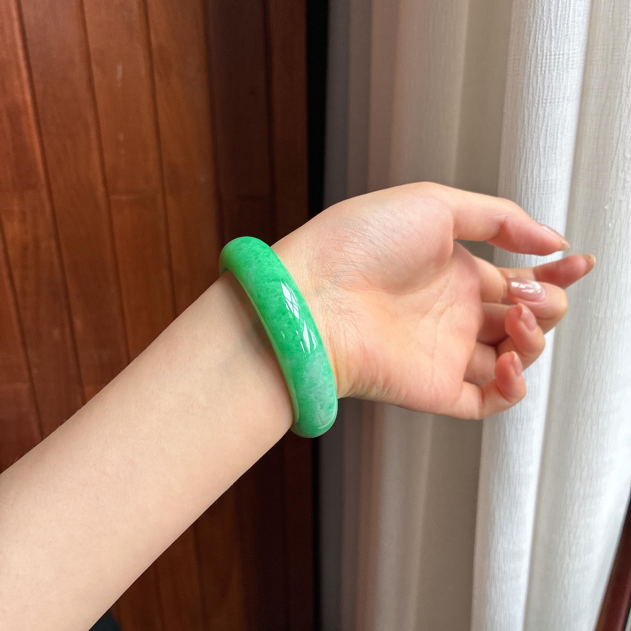糯冰满绿翡翠贵妃镯 52圈（yc434341）