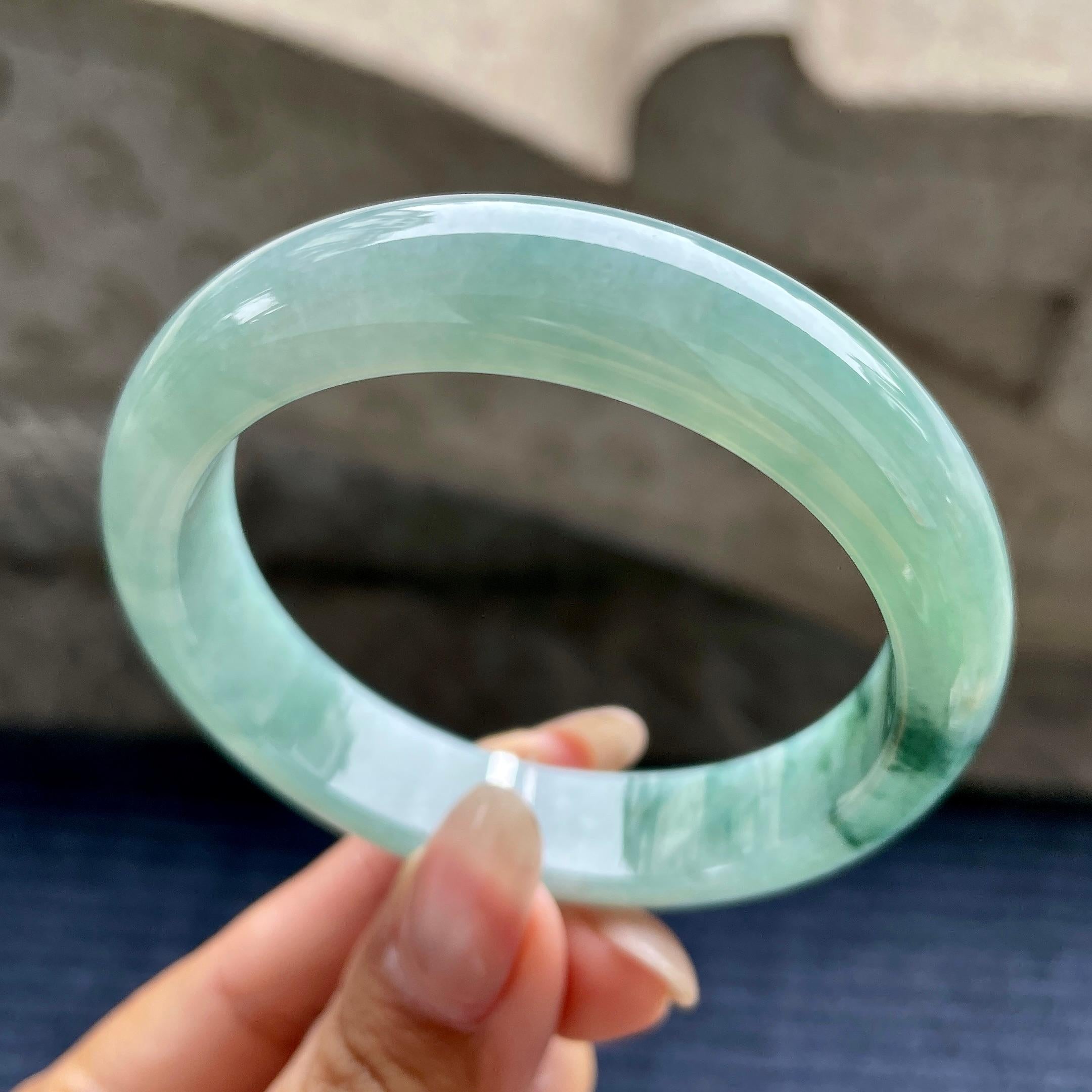 糯冰种飘蓝花正圈平安镯56mm  天然缅甸A货翡翠（yc345817）