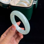 糯冰晴底翡翠手镯（55.5mm）（yc017166）