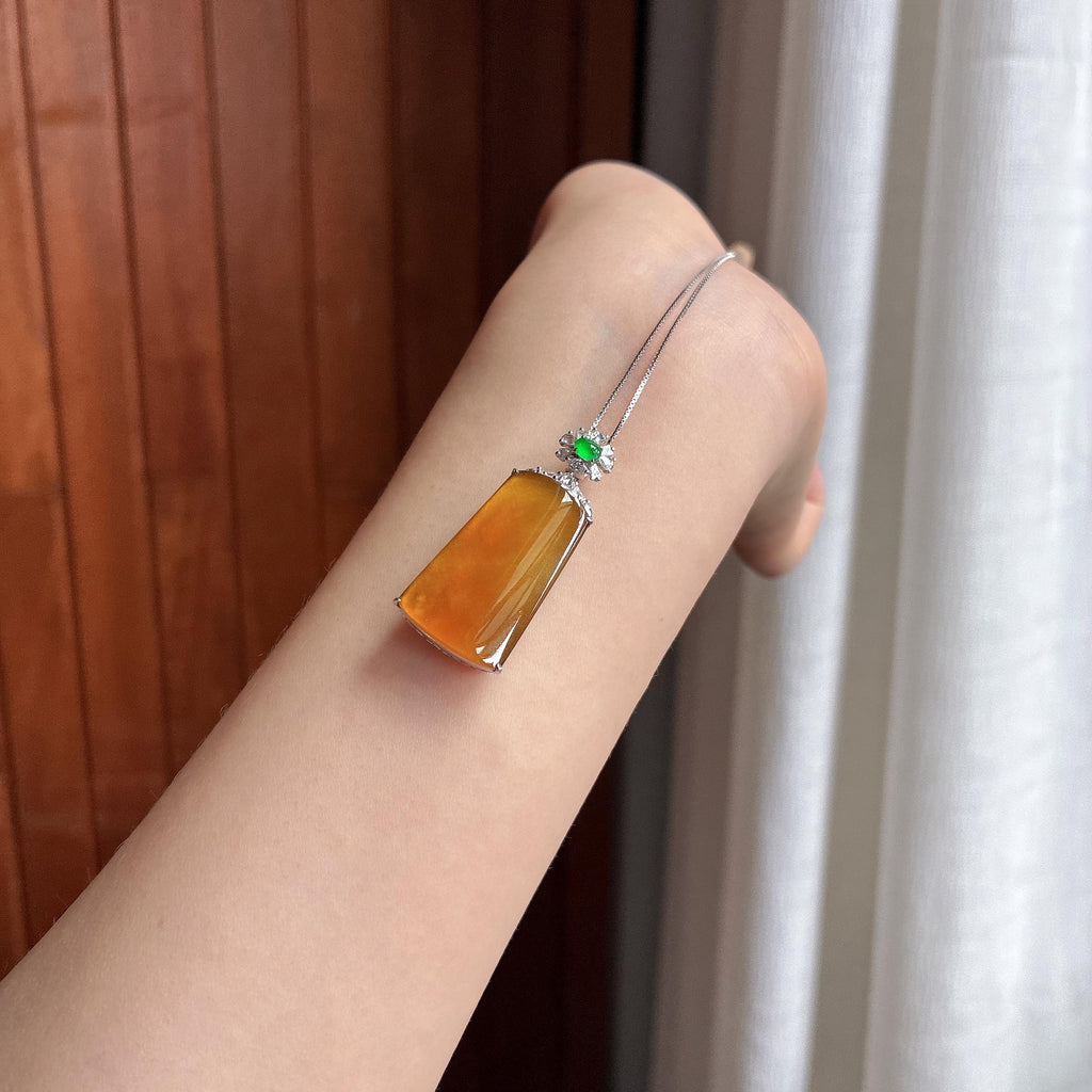 18k金镶冰种黄翡无事牌挂件 天然缅甸A货翡翠（yc469435）