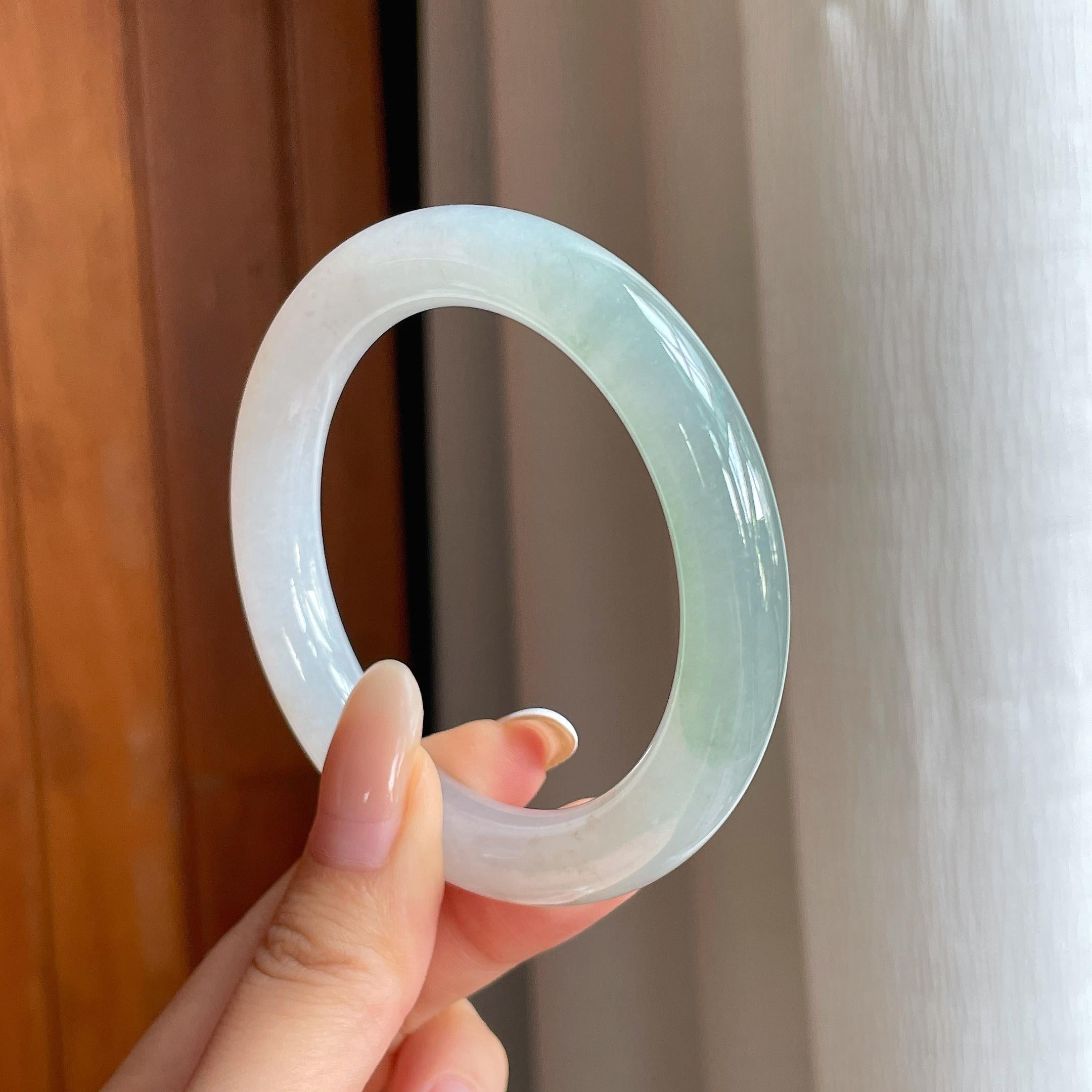 冰种淡底色翡翠圆条手镯（54.2mm)（yc412125）
