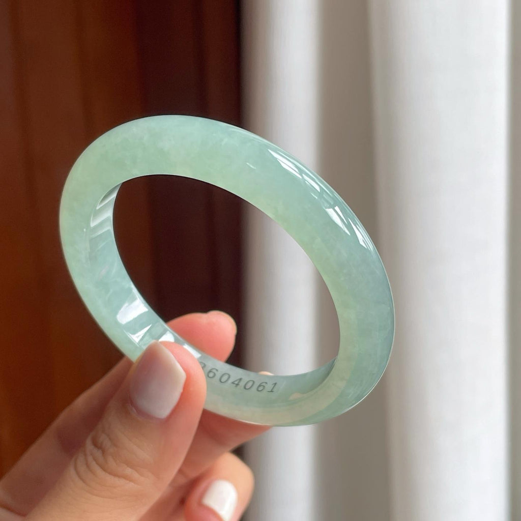 糯冰晴底翡翠平安镯（52mm）（yc249161）