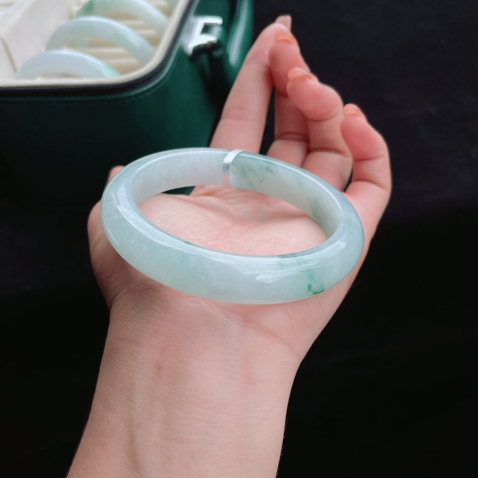 糯冰飘花翡翠手镯（61.2mm）（yc016141）