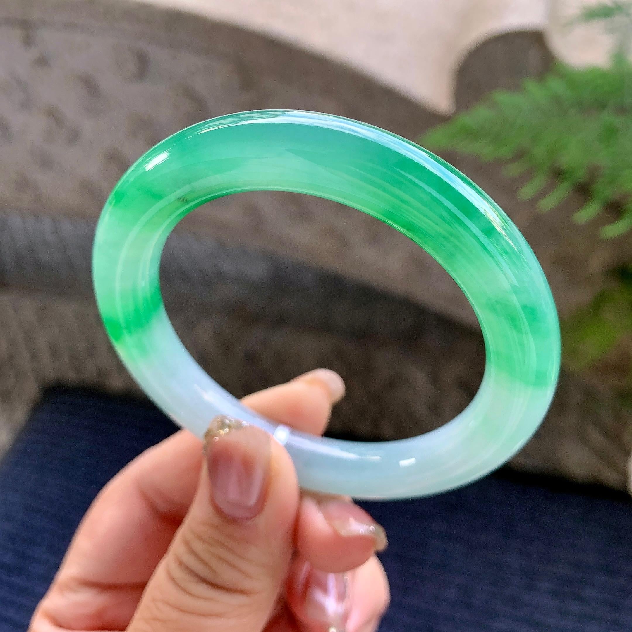 糯冰种飘绿圆条手镯（53.6mm）（yc290111）