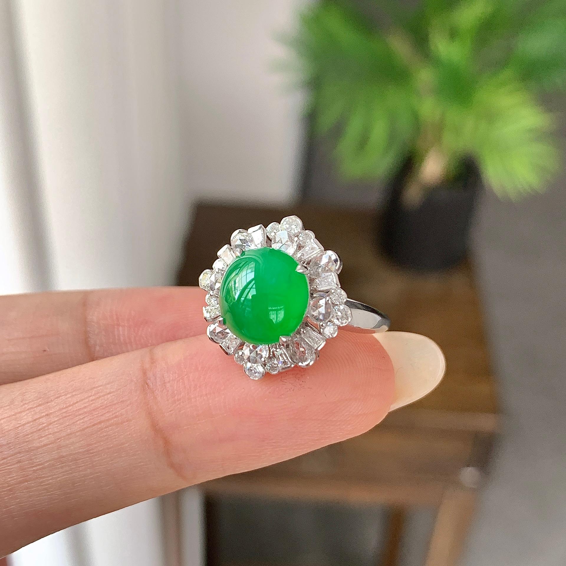 18k金钻镶糯冰种满绿蛋面戒指（yc255589）