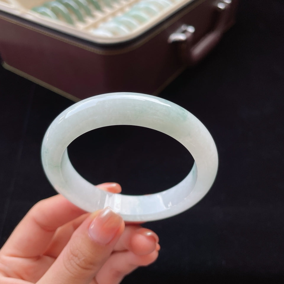 糯种白底飘花正圈翡翠手镯（55mm）（yc018718）