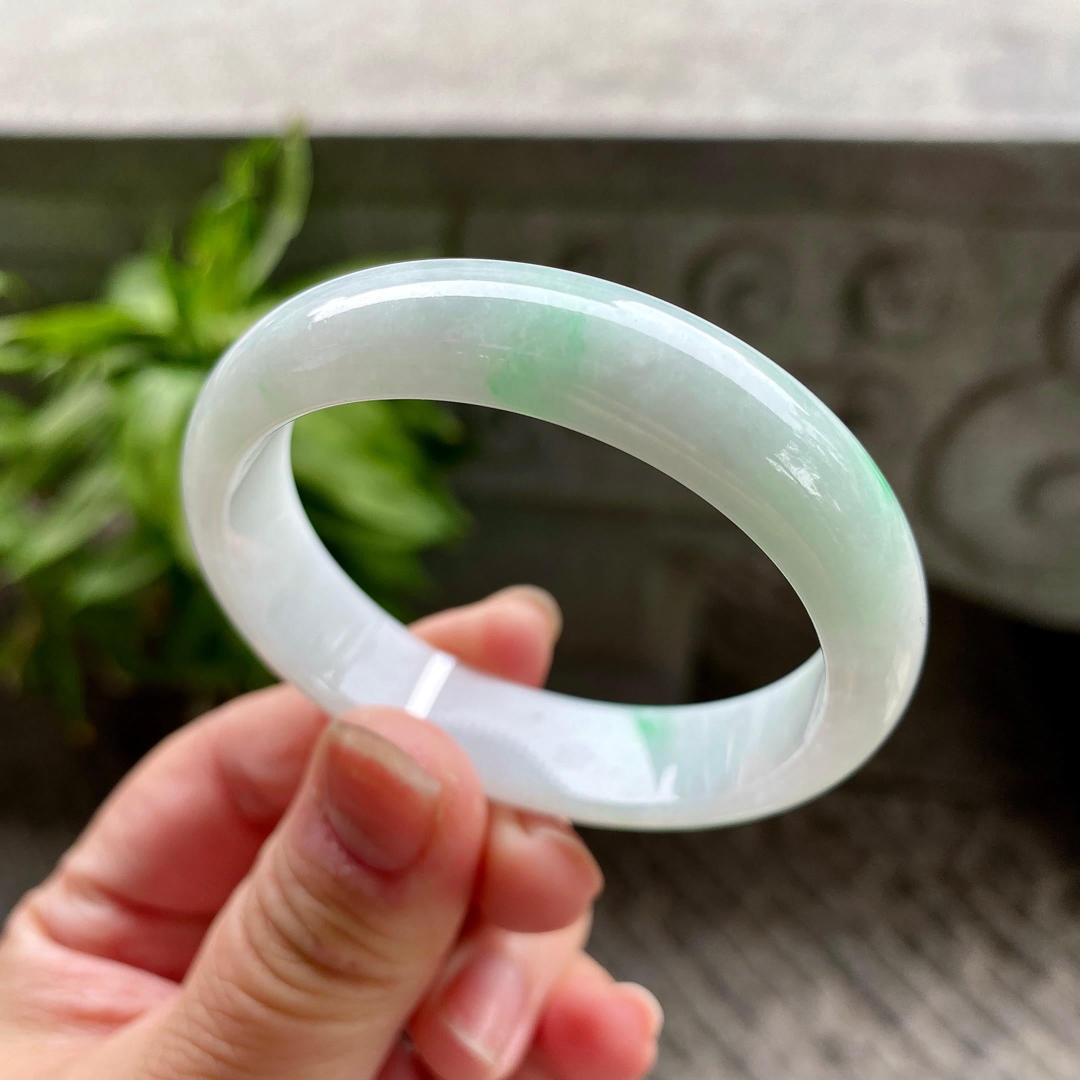 小圈口 糯种飘翠绿贵妃手镯50.9圈口 天然缅甸A货翡翠（yc318375）