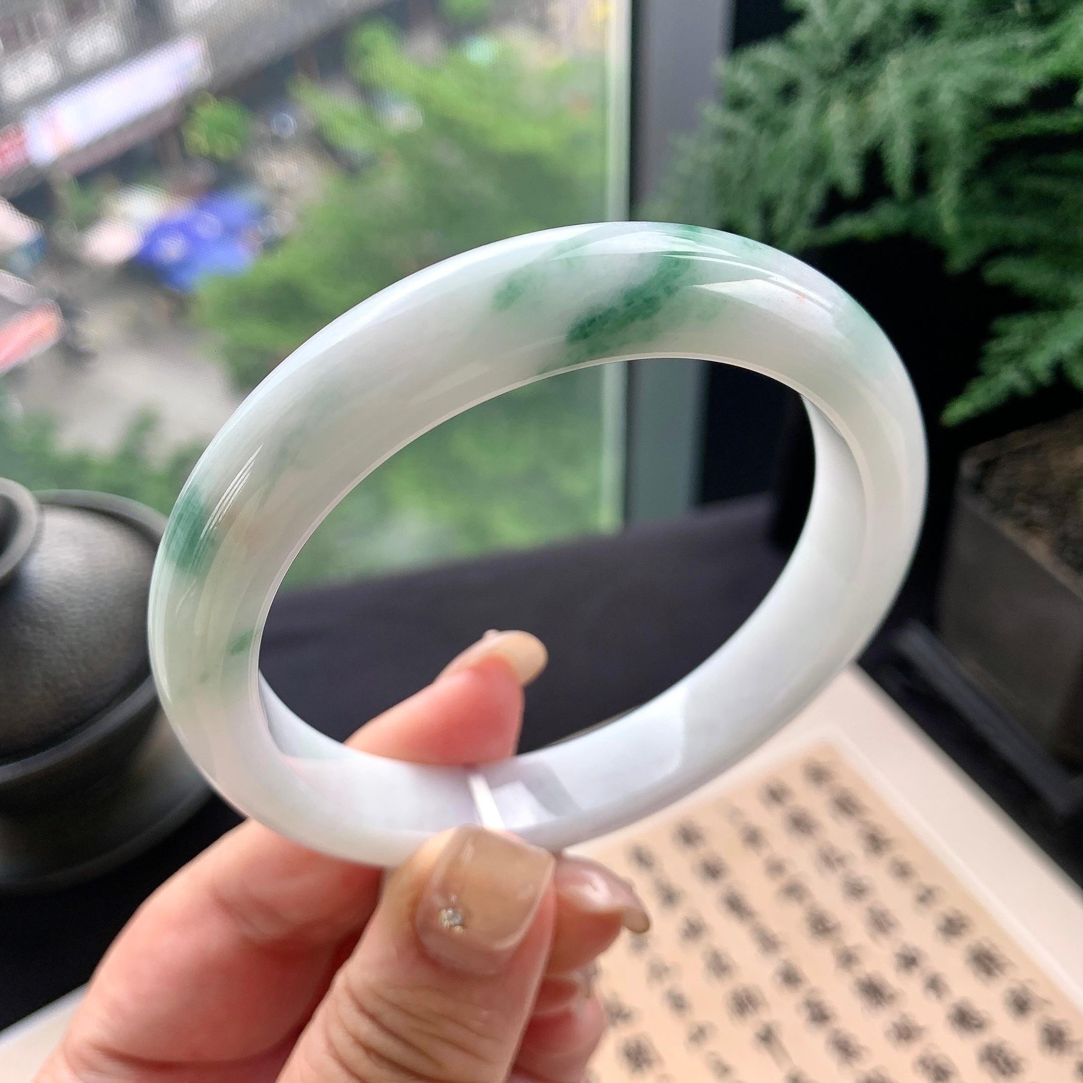 大圈口 细糯种飘绿花正圈平安镯 61.3圈口 天然缅甸A货翡翠（yc477605）