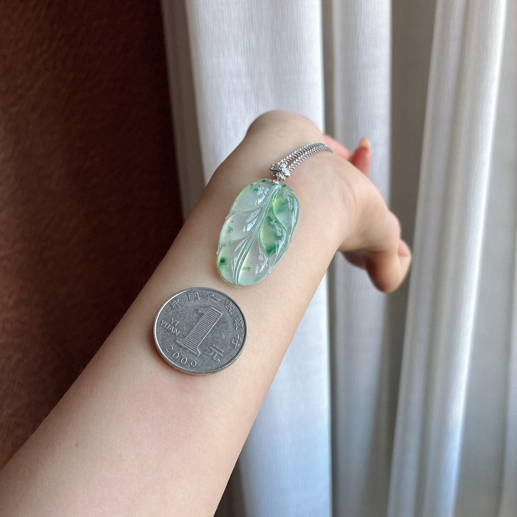 18k金扣头冰种飘花玉叶挂件（yc734791）