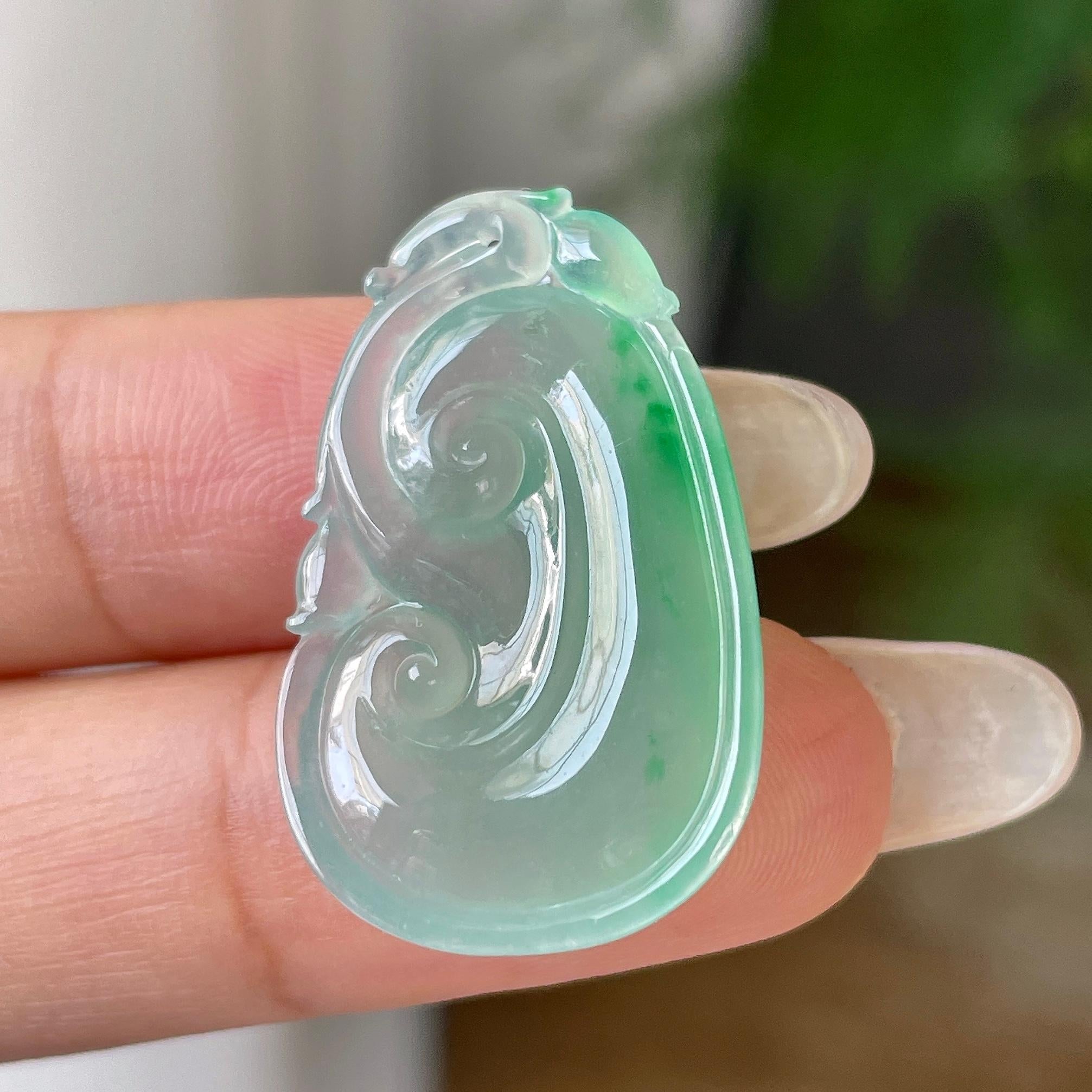 糯冰种晴水飘绿花如意吊坠    天然缅甸A货翡翠（yc356834）