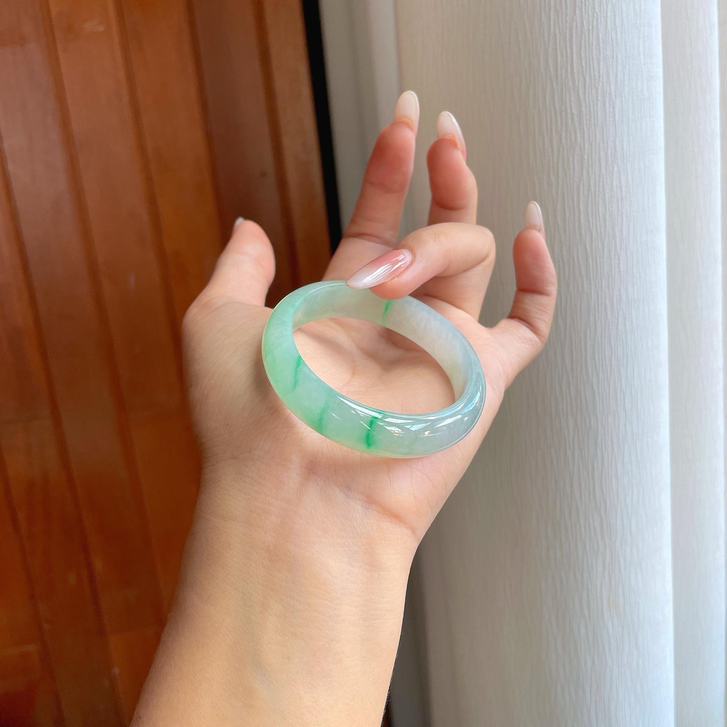 糯冰飘花翡翠贵妃镯（53.6mm）（yc270329）