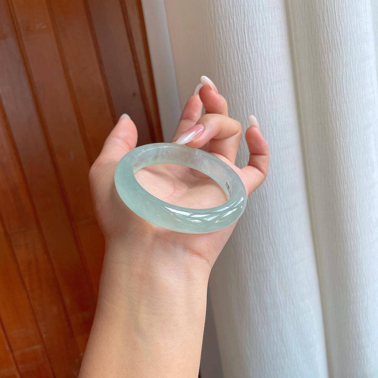 冰玻种淡晴底翡翠平安镯（54.5mm）（yc269034）