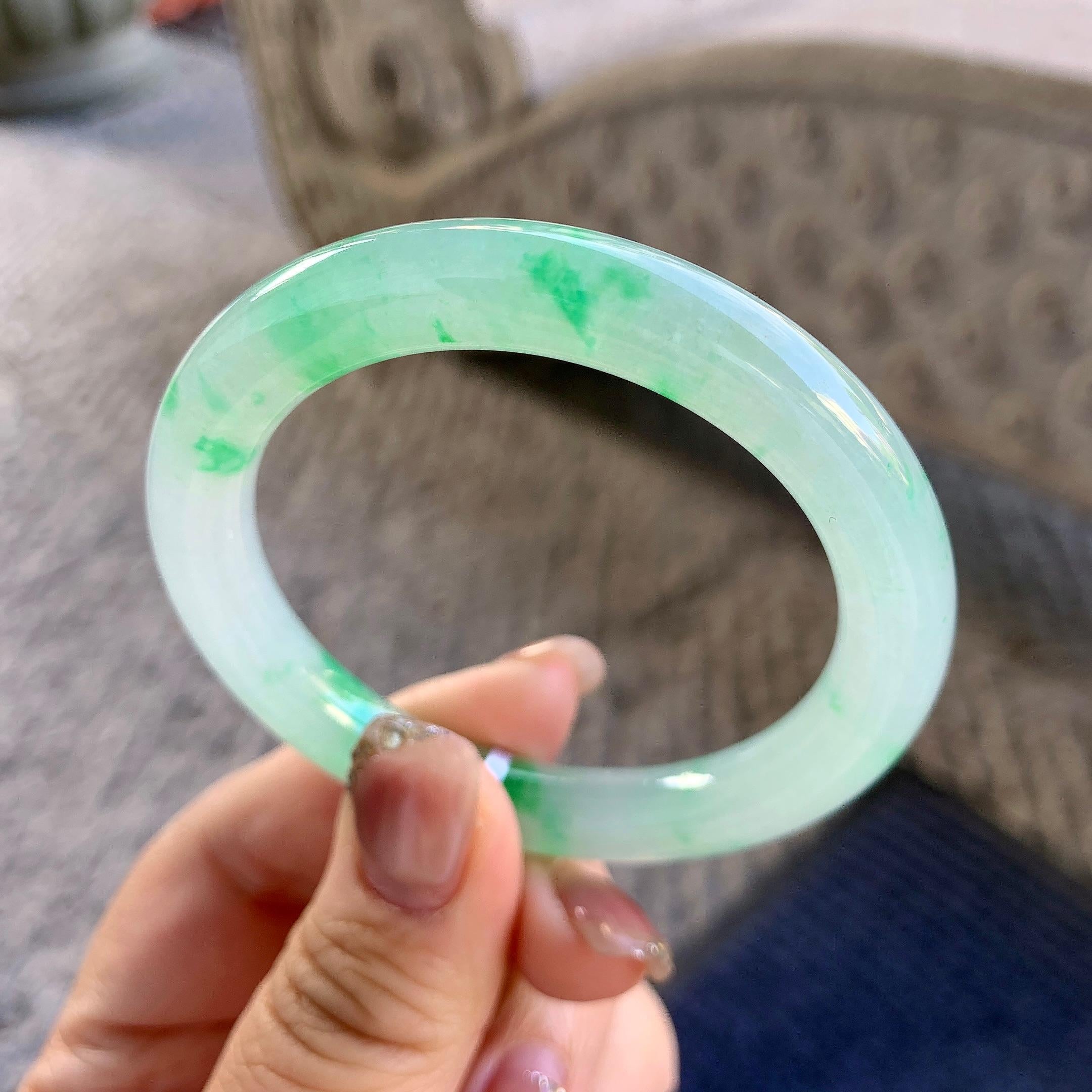 糯冰种飘花圆条手镯（50.3mm）（yc290977）