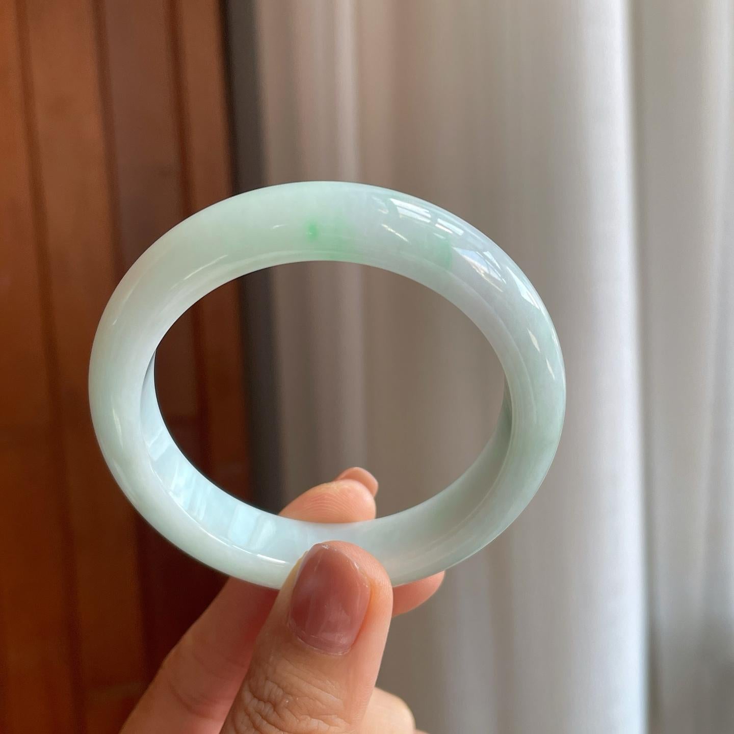 糯冰淡底色翡翠平安镯（52.5mm）（yc279299）
