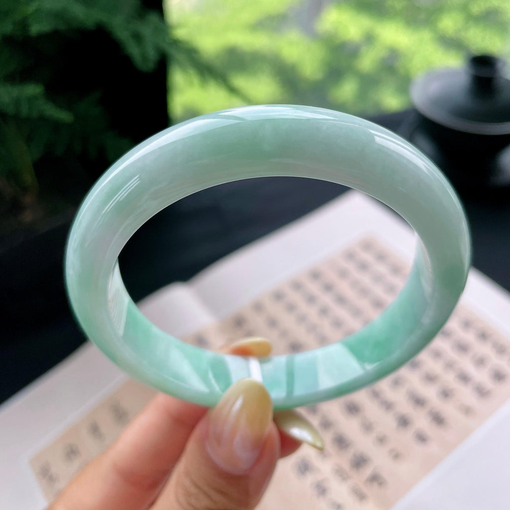 大圈口 细糯种飘绿正圈平安镯60.1圈 天然缅甸A货翡翠（yc473053）