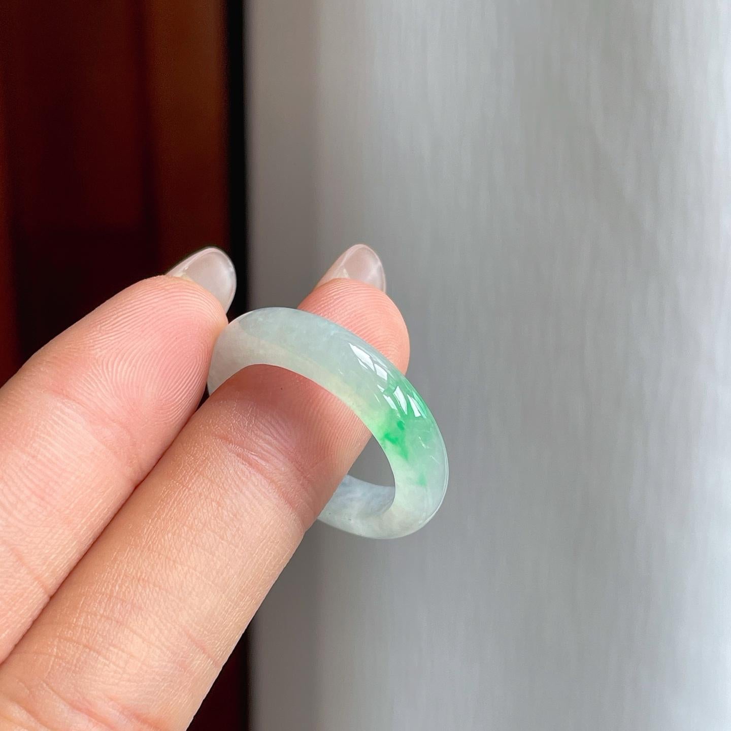 糯冰带色翡翠戒圈（yc246168）