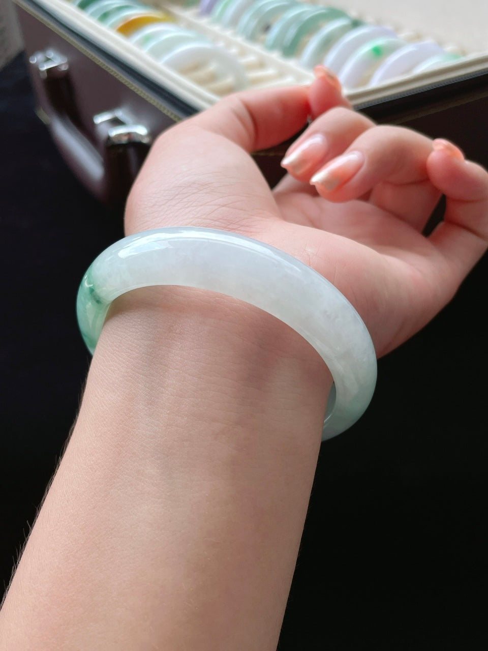 冰种飘绿花正圈翡翠手镯（58.1mm）（yc016639）