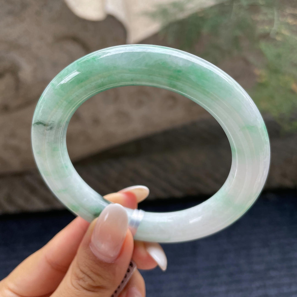 糯种飘绿花圆条手镯56.7圈      天然缅甸A货翡翠（yc421232）