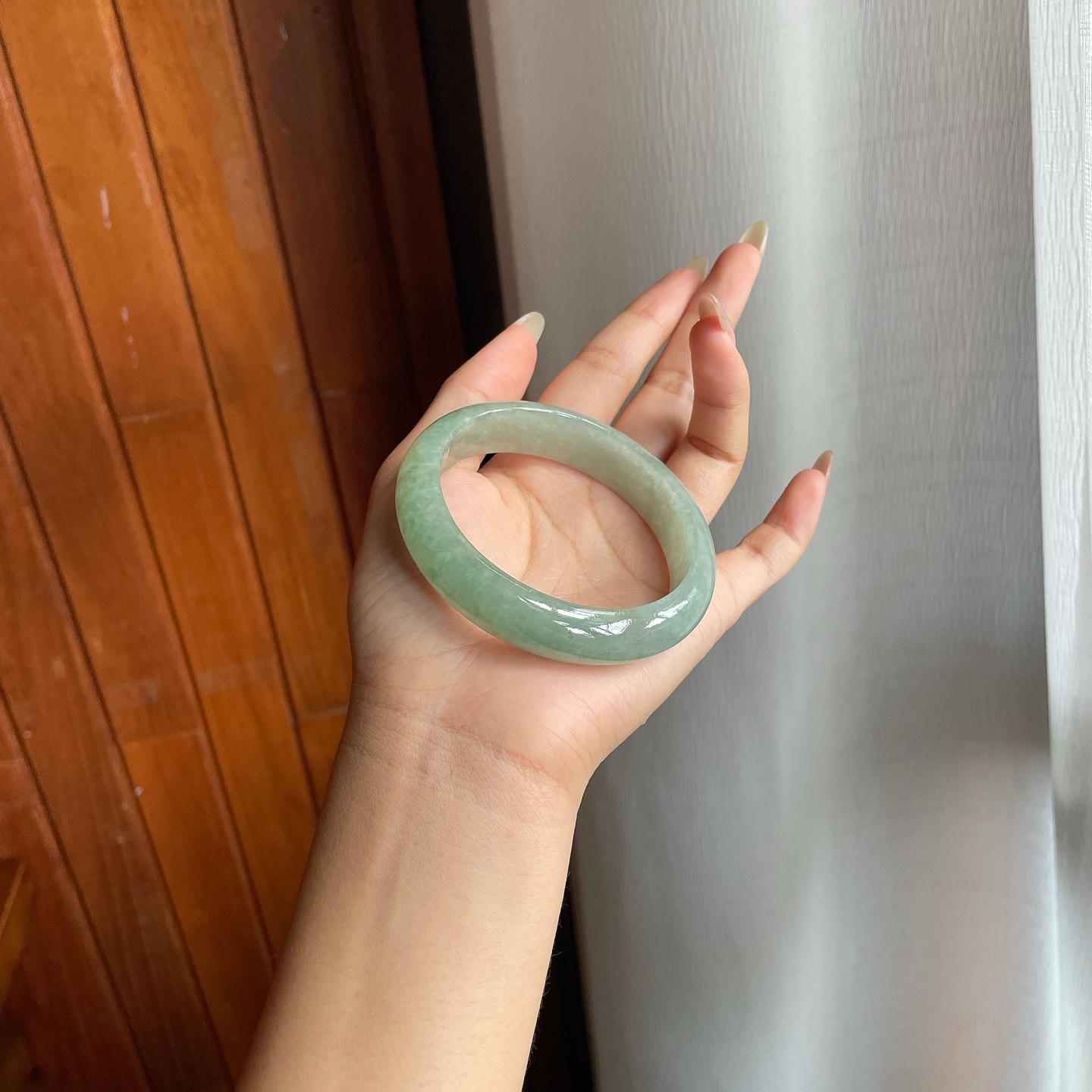 糯种湖水绿翡翠平安镯（58mm）（yc217408）