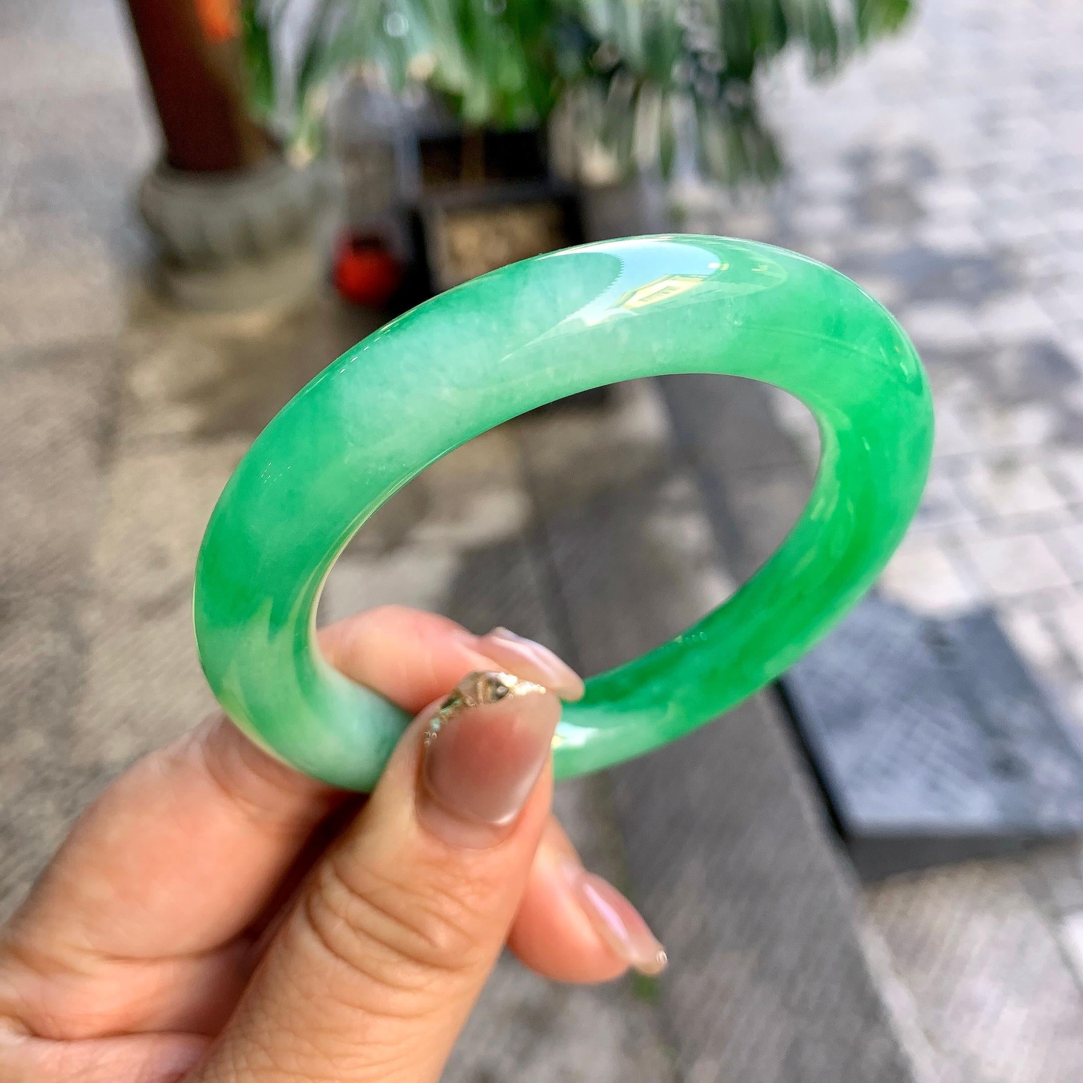 糯冰种阳绿圆条手镯（54mm）（yc292643）