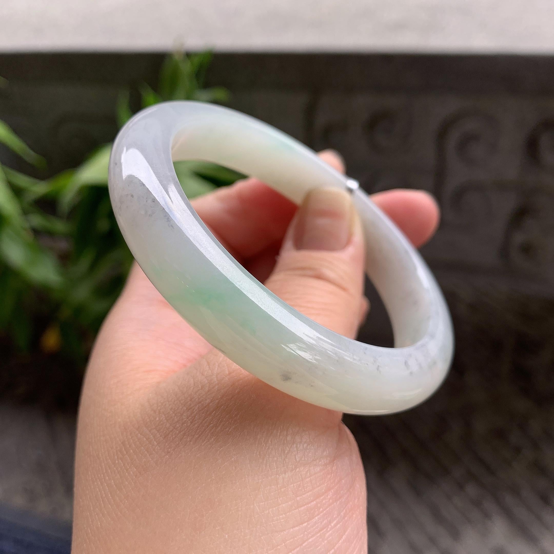 细糯种乌鸡飘翠绿正圈平安镯57圈口 天然缅甸A货翡翠（yc332522）