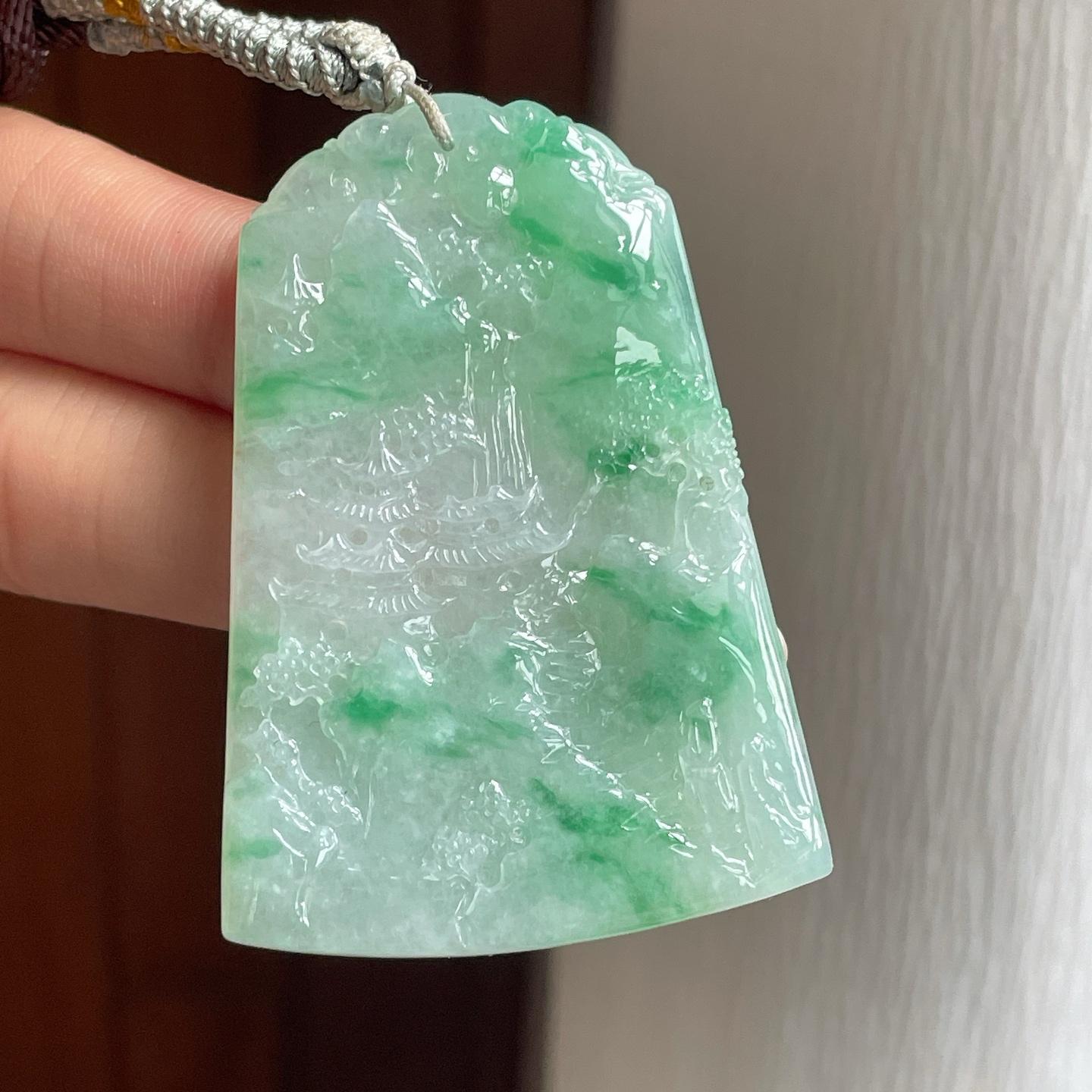 糯冰飘绿花翡翠山水牌（yc260377）