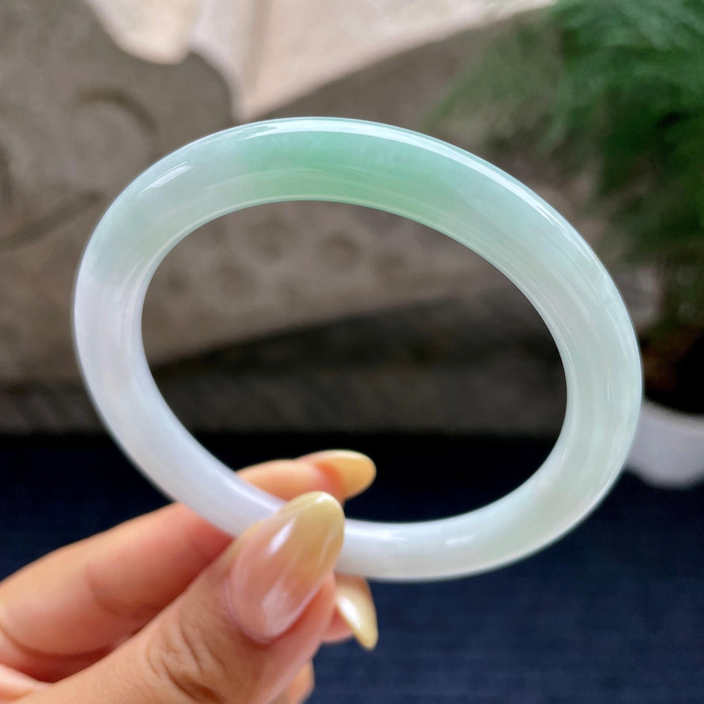 细糯种飘绿圆条手镯55.7圈          天然缅甸A货翡翠（yc460733）