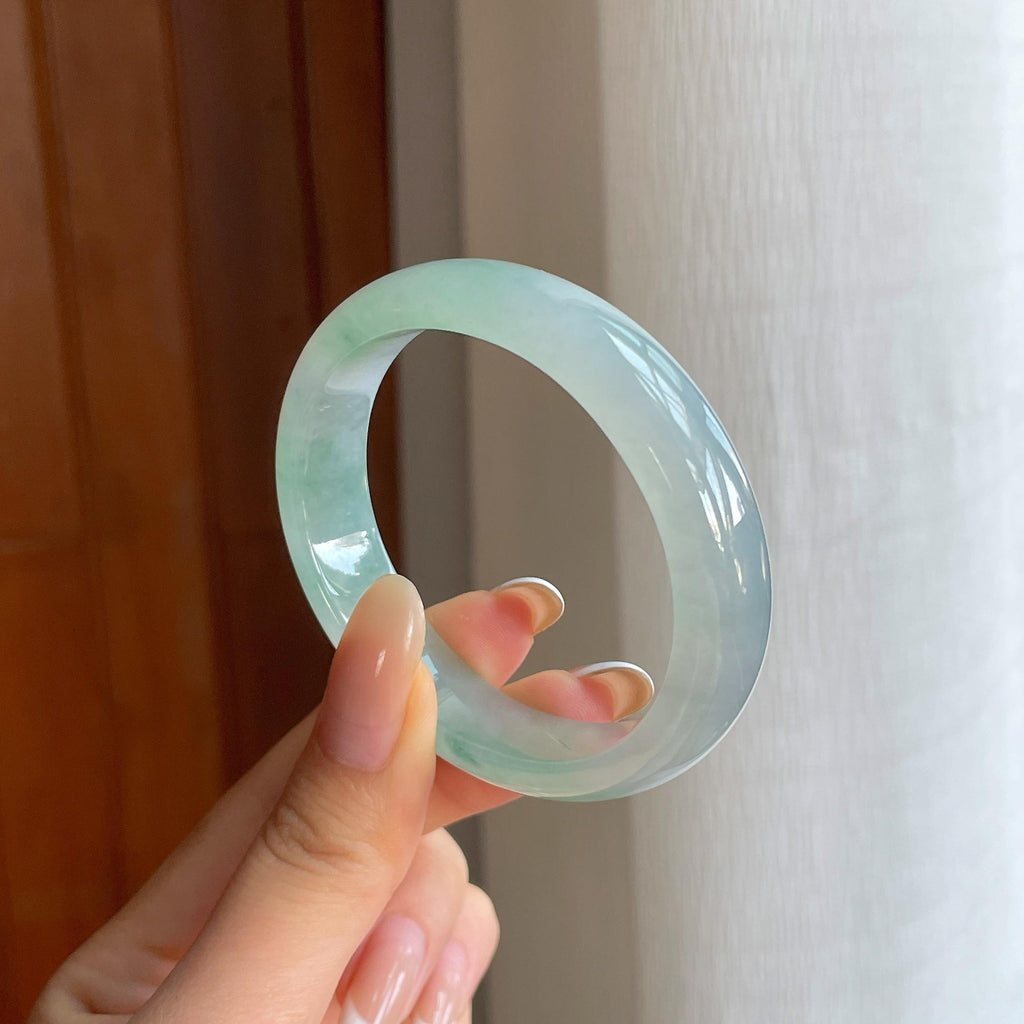 糯冰飘花翡翠贵妃镯（54.2mm)（yc424235）
