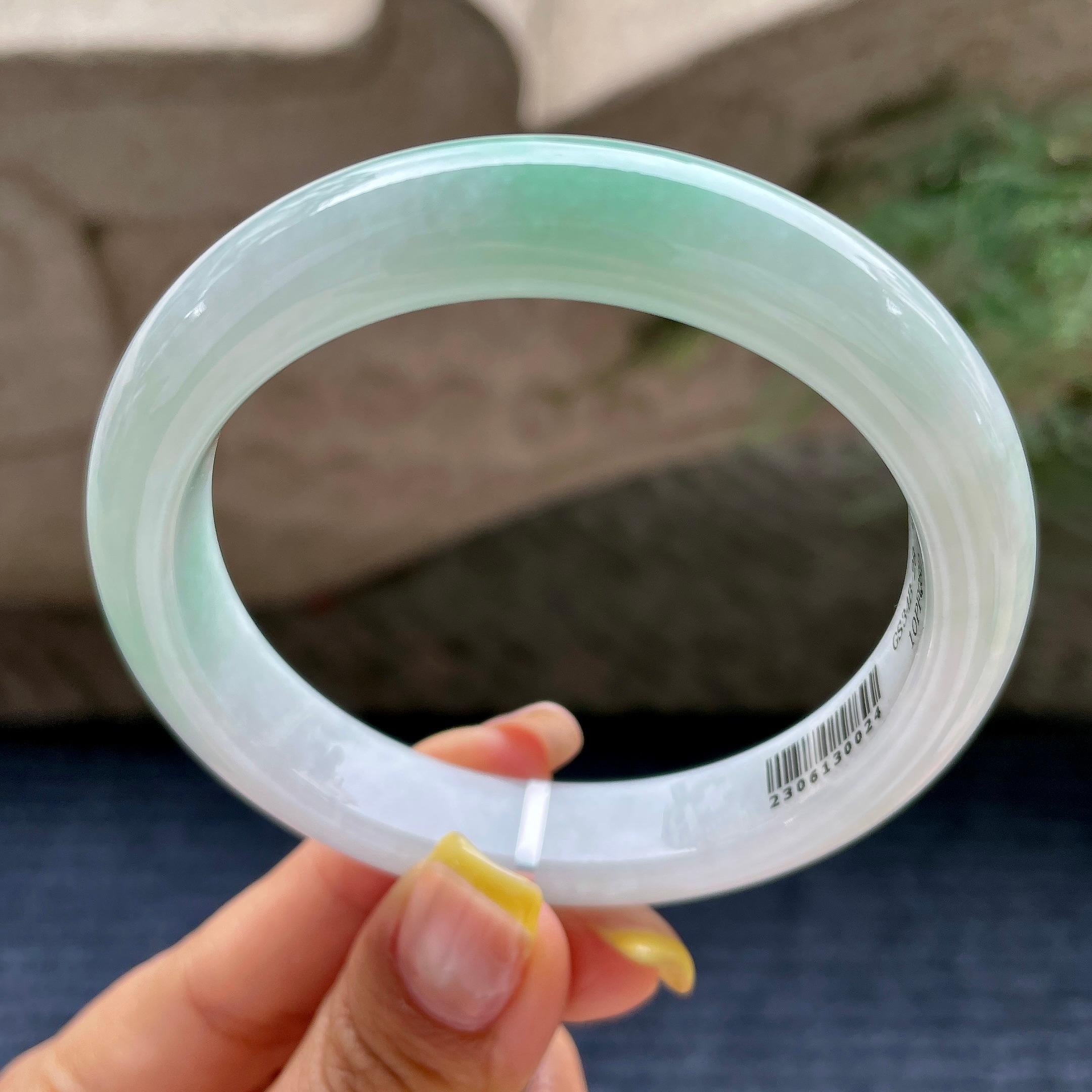 细糯种飘绿正圈平安镯57.8圈     天然缅甸A货翡翠（yc376079）