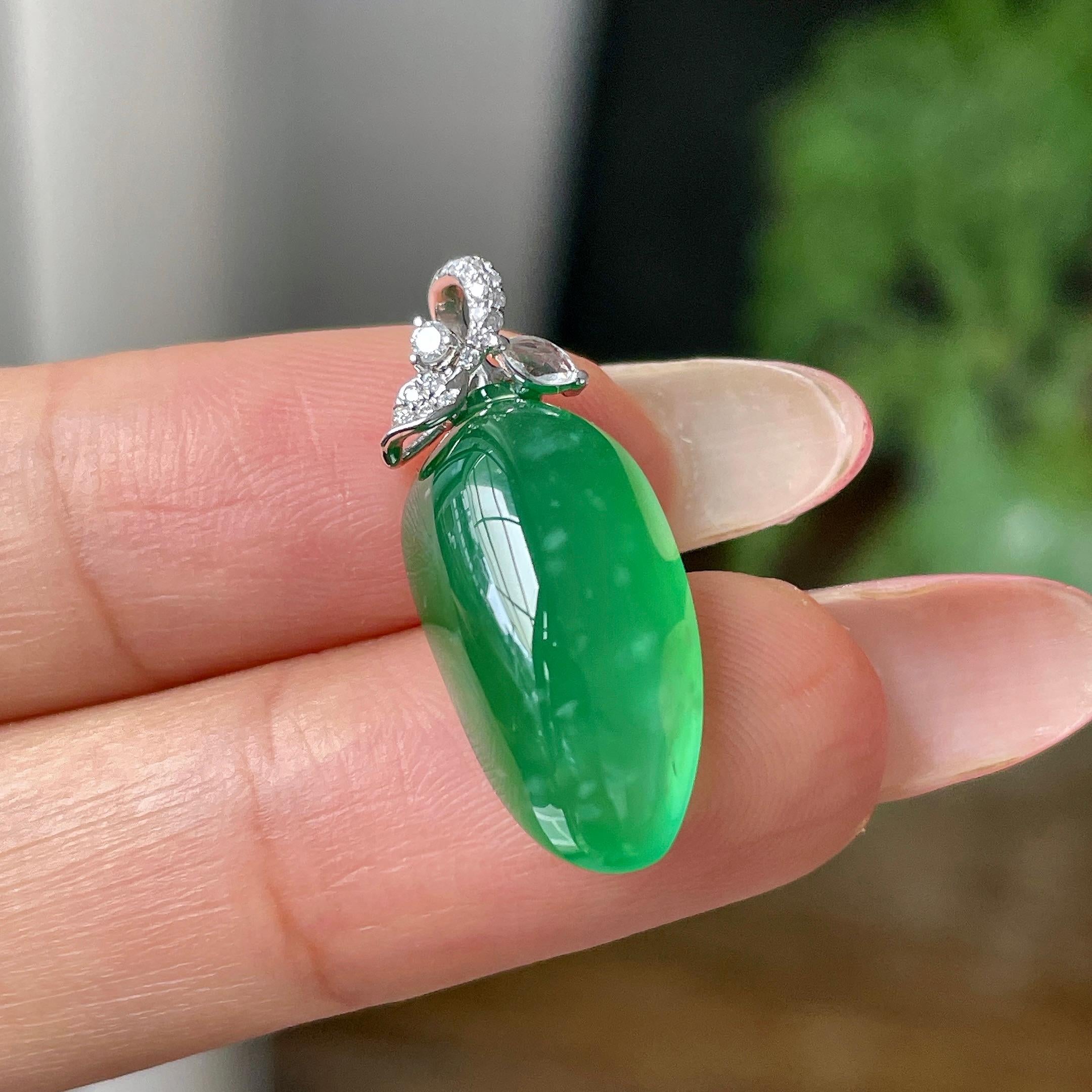 18k金钻镶冰种满绿雪花棉福豆吊坠           天然缅甸A货翡翠（yc450524）