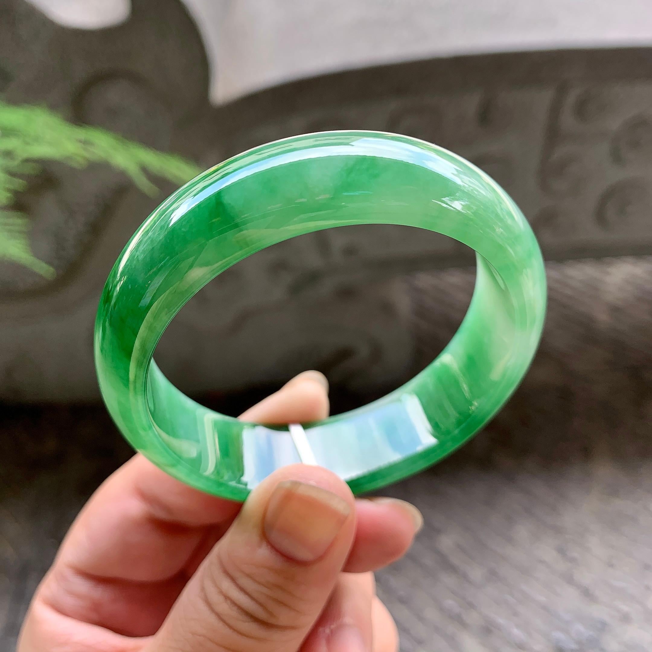 细糯种飘绿宽版轮胎手镯（55.3mm）（yc195347）