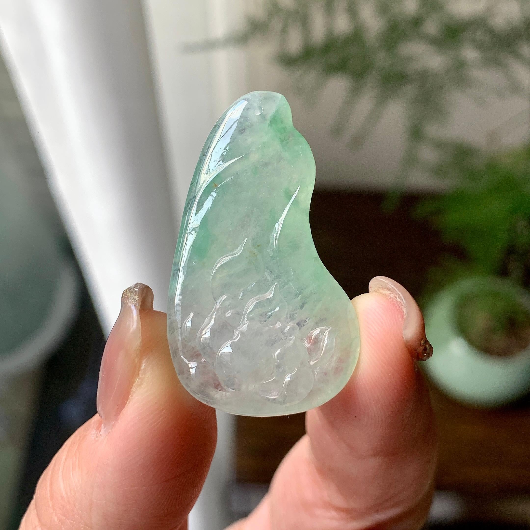糯冰种淡晴底荷花挂件（yc284456）