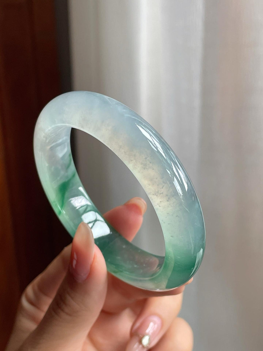 冰玻种飘绿花翡翠平安镯（53mm）（yc196022）