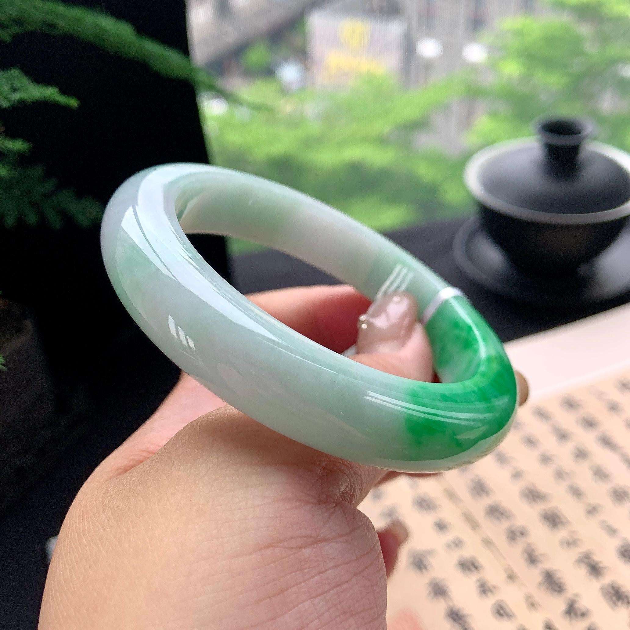 细糯种白底青正圈平安镯 57.6圈口 天然缅甸A货翡翠（yc473092）