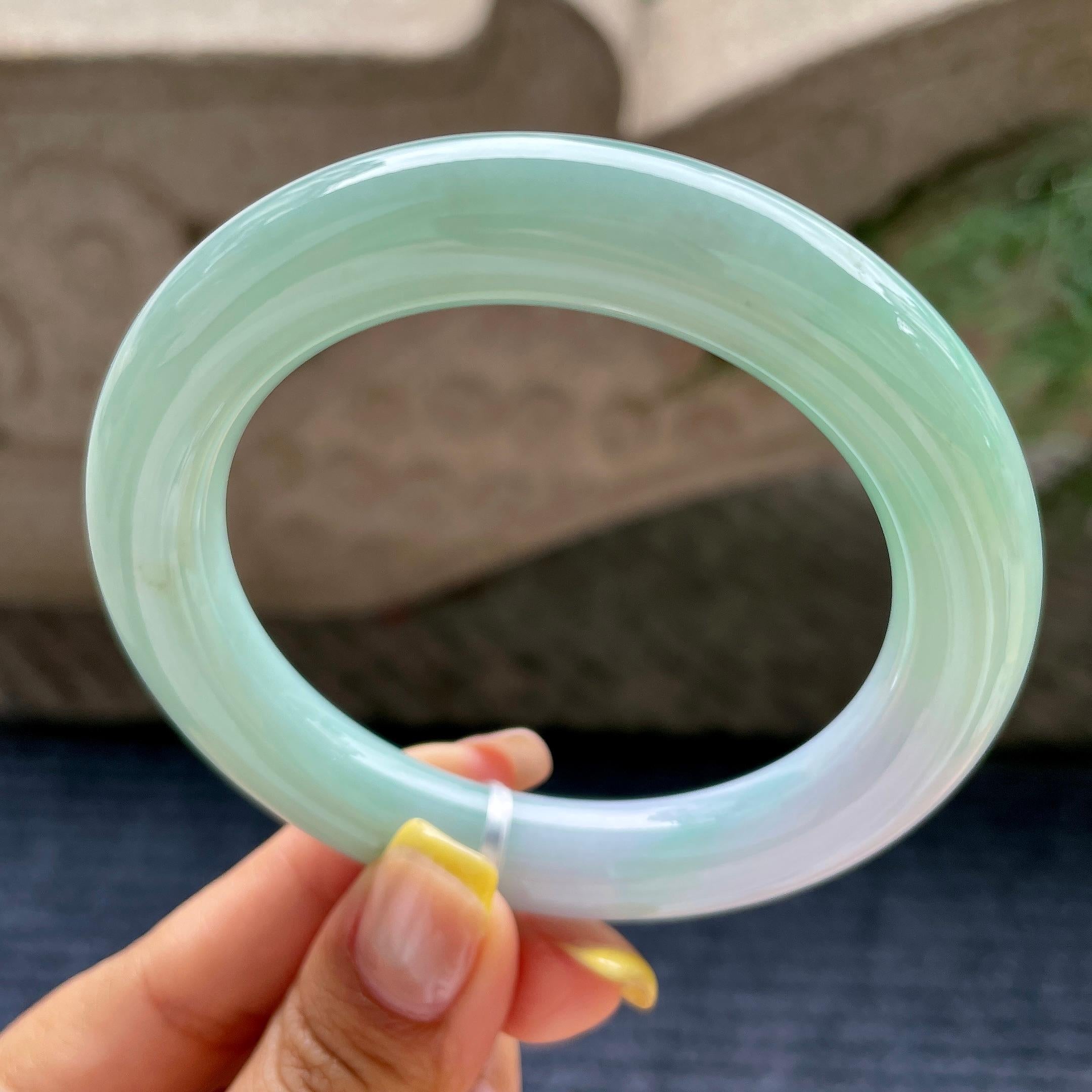 大圈口     细糯种翠绿圆条手镯58.2圈     天然缅甸A货翡翠（yc376059）
