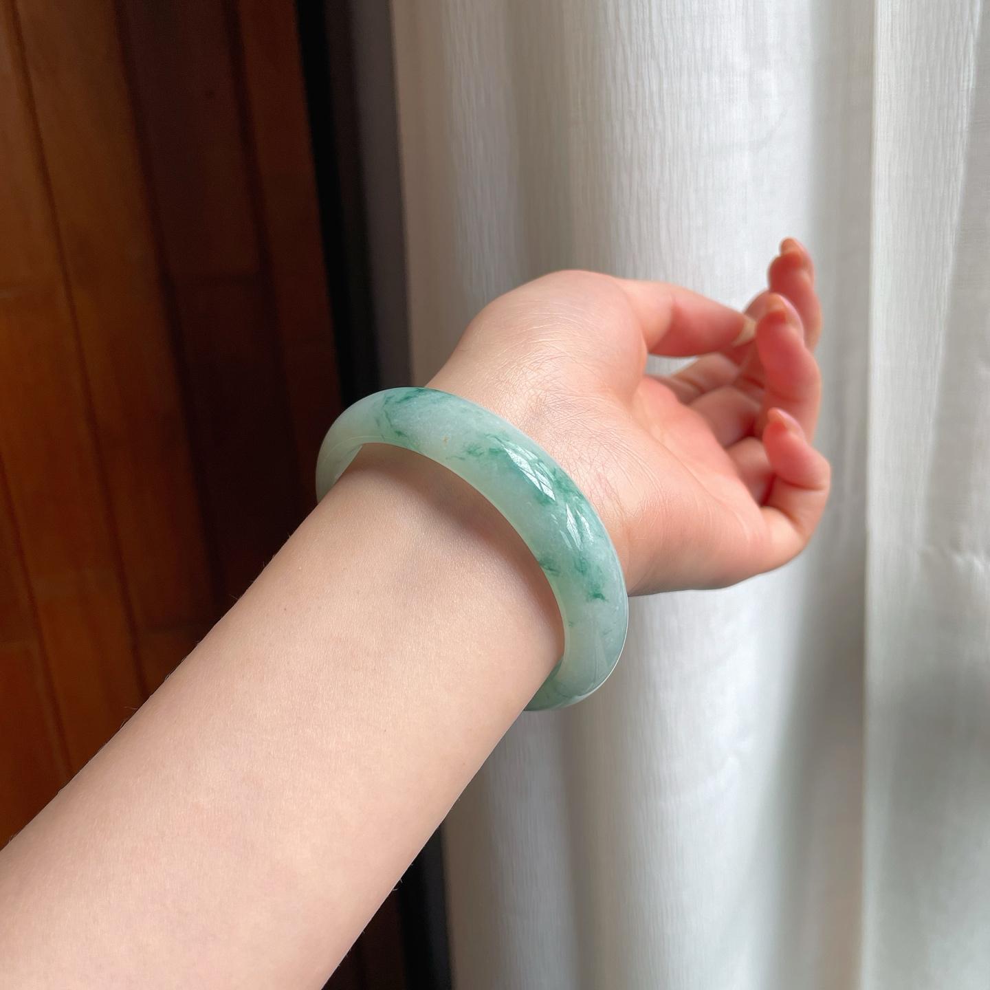 糯冰飘花翡翠贵妃镯（53.5mm）（yc358332）