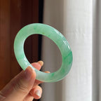 糯冰飘翠色翡翠圆条手镯(53mm)（yc423152）