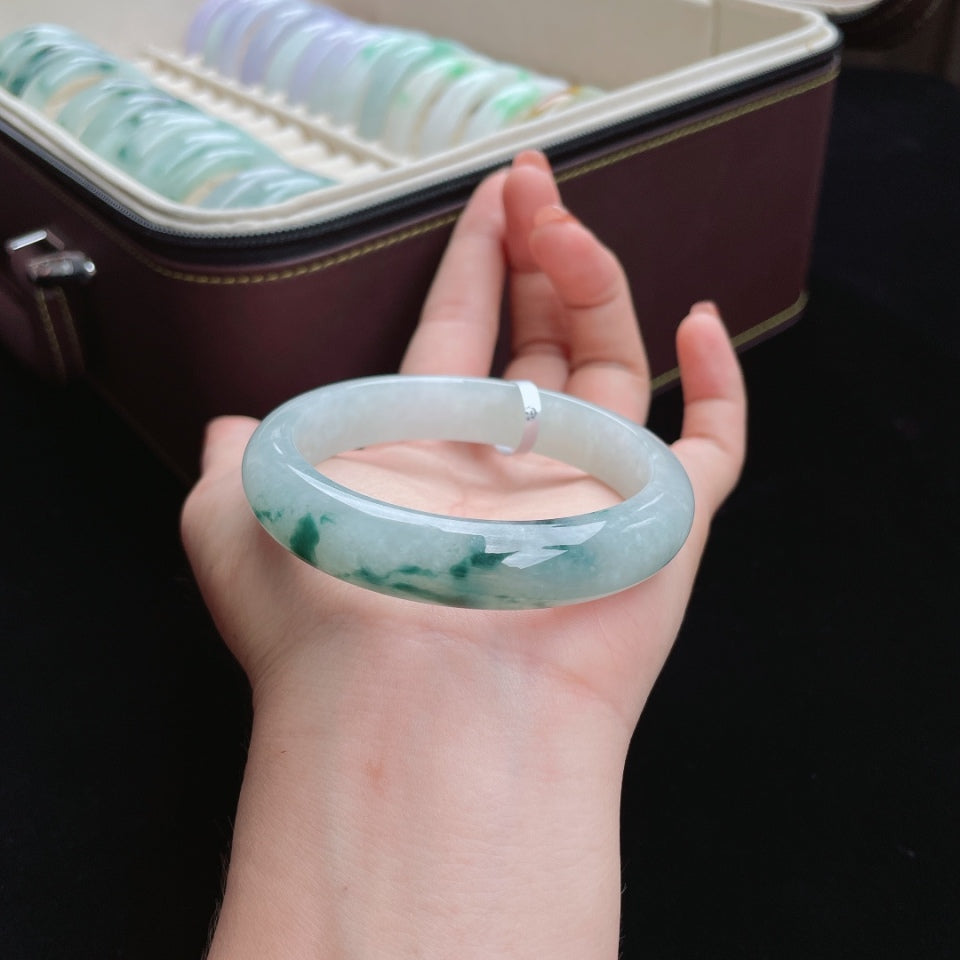 糯冰飘花正圈翡翠手镯（56mm）（yc017393）